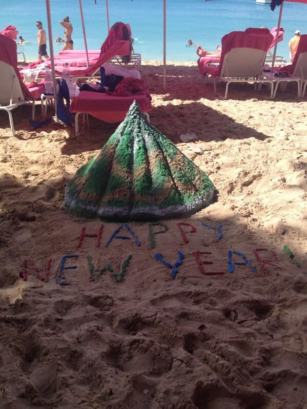 rlesaldo's tweet photo. Happy New Year! #sandylane #tennis #alittlelate #stillcounts http://t.co/Oqg8HaVzOK