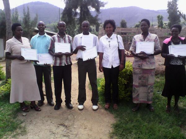 SECTORKAMEGERI's tweet photo. @NYAMAGABE @PhilMugisha Abarimu bishimiye amahugurwa bashoje uyu munsi yo kwikorera imishinga izabateza imbere. http://t.co/yWI5qdeFnI