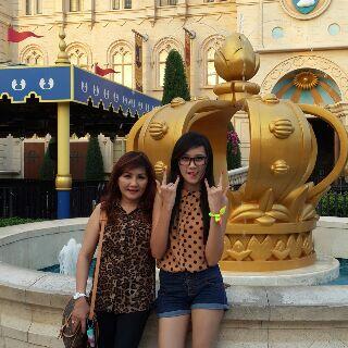 alxachuu's tweet photo. Oyah? Btw koq kk?"@KankerRambut: Di belakang mahkota ada symbol illuminati yg di samarkan tuh kak "@alxachuu: Sgp~ http://t.co/Lbxv6jJbJb""