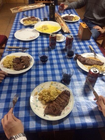 De chuletada!! <a href="/guilloso87/">Guilloso</a> <a href="/jmaestre7/">Jesus Maestre</a> <a href="/jorch35/">Jorge García</a> @alexaguiluna