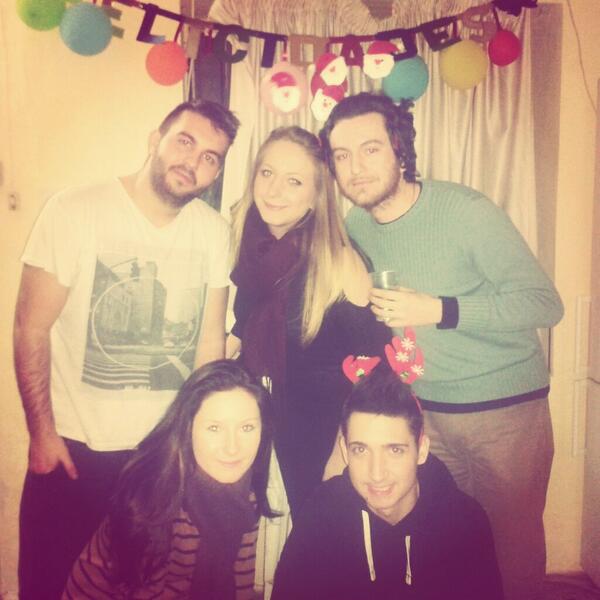MiriamAlhambra's tweet photo. Exquisita la noche @July_vlc @LidyaaB91 @Andriiiick @Miguelinyooo @migy #Guido http://t.co/RaR46Xg0jA