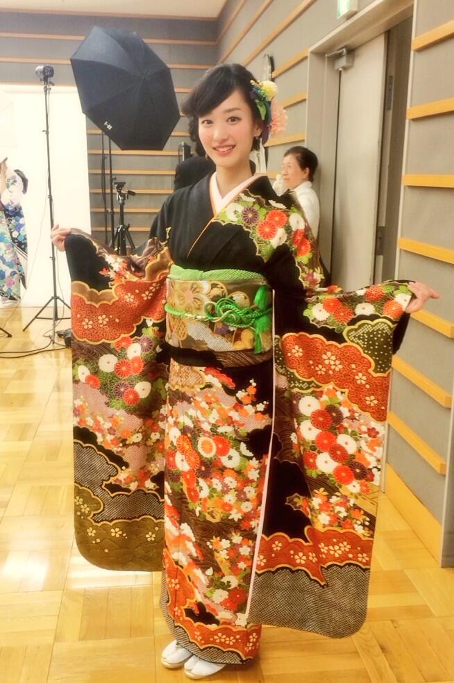 鎌田あゆみ あけましておめでとうございます 昨年はそれまでの私からは想像も出来ないような 大きな変化の1年でした 今年も 何事にも前向きな気持ちで取り組みたいと思います より良い1年になるといいですね 今年も 鎌田あゆみ あけましておめでとうございます 昨年はそれまでの私からは想像も出来ないような 大きな変化の1年でした 今年も 何事にも前向きな気持ちで取り組みたいと思います より良い1年になるといいですね 今年も