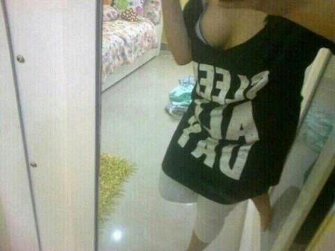 Khlodsexyh's tweet photo. ابي فحول جادين من الرياض وشروطي ب البايو وريتؤيت وفولو للجادين #سكس #نيك #طيز #قحبه #كس #زب #ممحونه #محارم #اغتصاب http://t.co/dD566Za6iY