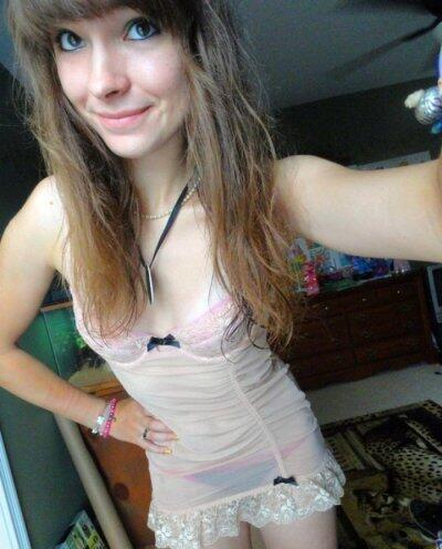sslopezs_ik_943's tweet photo. brunette #adorable #cutie #brunette #selfshot http://t.co/qux4TWgXcp http://t.co/CHQftZZepv