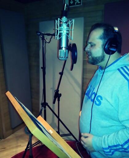CFDavidBarrul_'s tweet photo. Próximamente lanzamiento del primer disco de @DavidBLaVoz http://t.co/2gi3FfvQV0