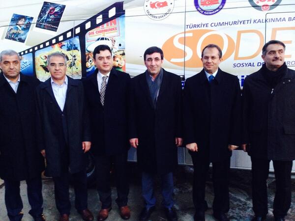 Genç kaymakamlığı SODES gezici sinema aracı... Emegi geçenleri kutlarım.