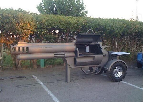 バーベキューグリル（bbq grill）。スミス&ウェッソンのS&W M500なる 