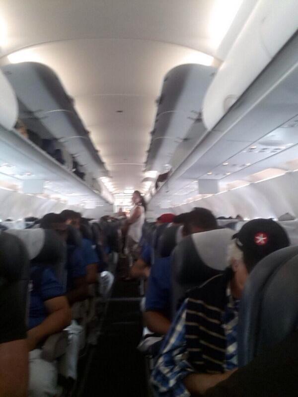 CSEmelec's tweet photo. Listos para un nuevo reto . Pretemporada 2014, rumbo a Buenos Aires. Buena suerte Campeones ! http://t.co/7zTmOkxfZH