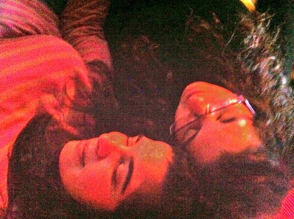 Angela90_'s tweet photo. Si @jlruizvicent y @falla_jose tardan mucho en traernos un fresquito #mariah y yo nos dormimoss😴 despues d la paella http://t.co/I79swQpGan