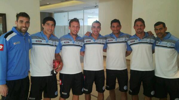 sebablazquez's tweet photo. Como se va a extrañar la mesa!! @LuchoLollo @lucas_pittinari #lechu #jony #affra #negroquiroga http://t.co/mkuPrnj3lH