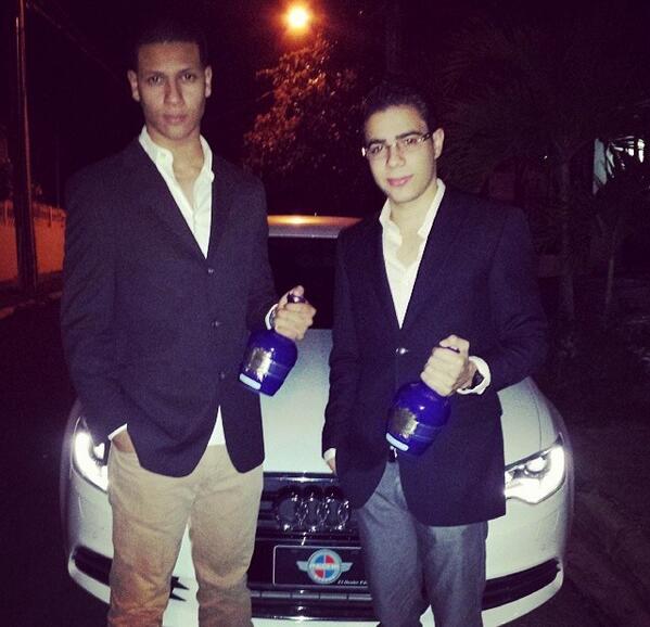JoeArias99's tweet photo. With my bro http://t.co/hivyQegxdH