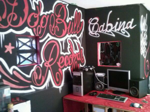 DOGBULLRECORDS's tweet photo. Reforma dog bull a manos de @Cromeartist @cromewear @DOGBULLRECORDS @Betocullera @NewsHHSpain #dogbullrecords #rap http://t.co/69EsvcRr3C