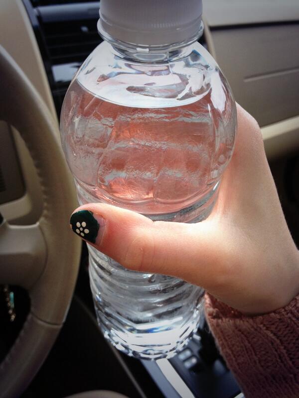 hopeoliviafunke's tweet image. jack frost had a little fun with the water i left in my car last night❄️ #solidice