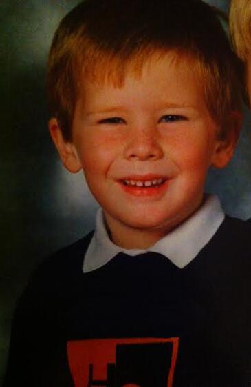 AmazingPhil's tweet image. The epic spring clean of my room has begun! So far I've found 8 missing socks, a full bottle of wine and this photo: