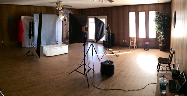 gibsonimages's tweet photo. The studio set up for senior cap and gown portraits. http://t.co/upToR16HW7