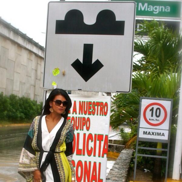 quinnfarah's tweet photo. Why is this street sign keeps following me? #CobaMexico  #viaUberSocial http://t.co/jvVE3jT6hC