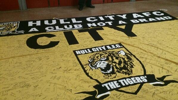 footy78's tweet image. Looking good today @NoToHullTigers #NoToHullTigers #bigflag #hcafc