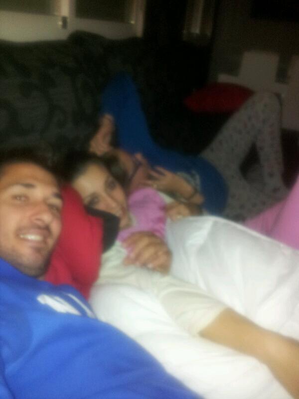 rrr123rrr's tweet photo. Noxe de sofa, peli y muxa comida basuraa con @alba_rr20 y @garca_jp http://t.co/CULiu5658K