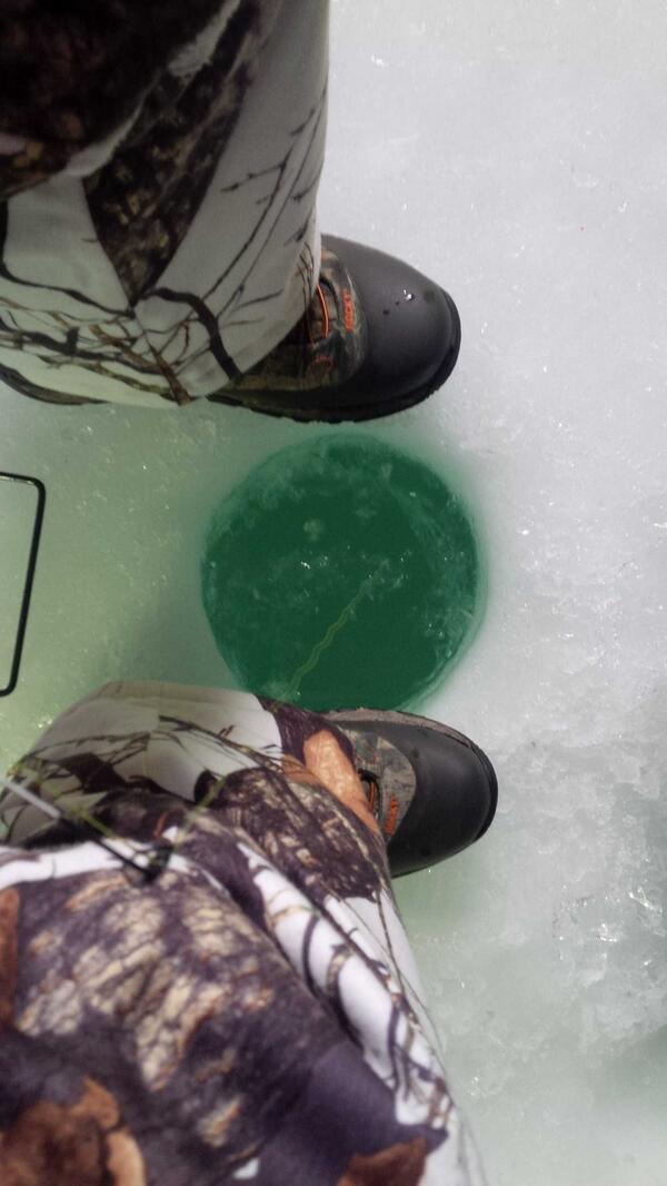 PlanetChar's tweet photo. Where are the fish?! #lakesimcoe #kempenfeltbay #herefishyfishy http://t.co/LBcYHTOX6t