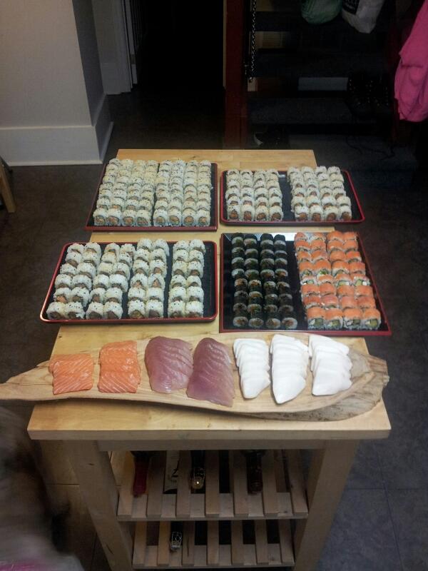 sushicateringTO's tweet photo. Rollthisway http://t.co/RUmUl727BP