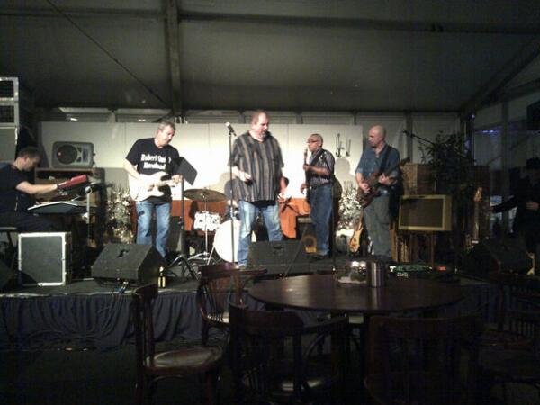 Het swingt de pan uit in het #WintersGelach: Blues Night Live! Oa Dre vd Bosch on stage!