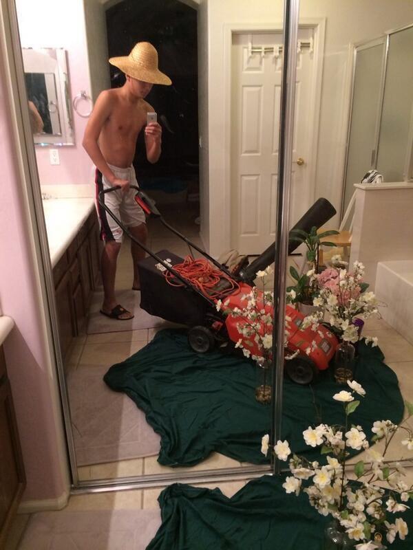 SelfieAwards's tweet photo. The Mexicans have officially joined the Selfie Olympics. http://t.co/1VDR7SE59x