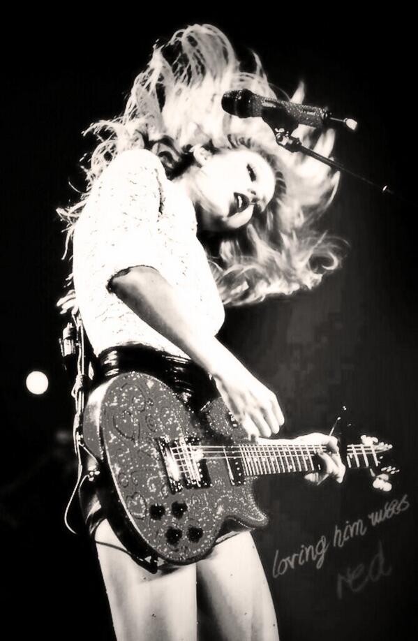 sergio23bB's tweet image. #swiftiePOWER #SpainNeedsRedTour !!! I KNEW YOU WERE TROUBLE!!! ;))