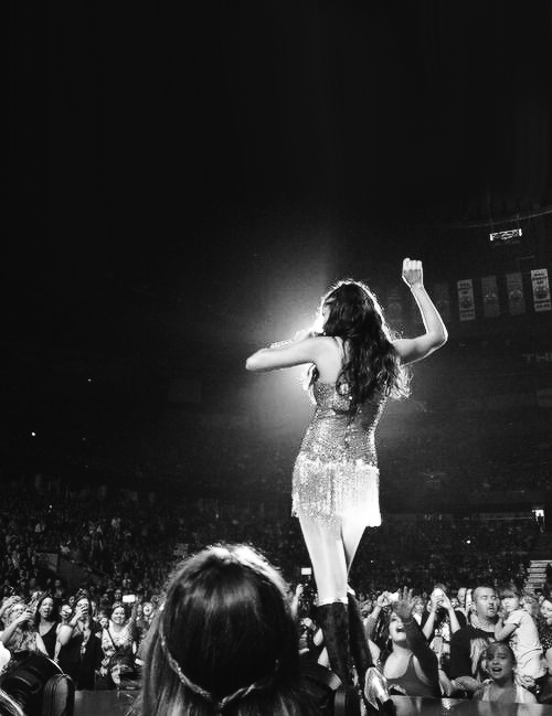 H4RRYPOTR0's tweet photo. cien rt's?

@selenagomez #HottieOfTheYEAR Selena Gomez http://t.co/v69KugXRQl