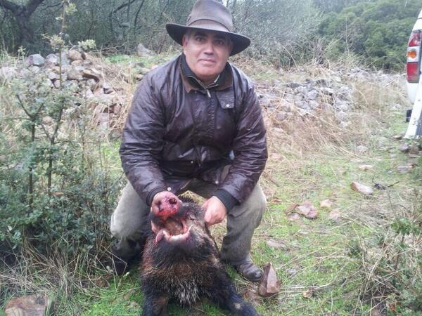 MontearInfo's tweet photo. Antonio González con el buen cochino abatido hoy en La Cinta y Centinela, Valsequillo (Córdoba) http://t.co/HYDP4Mq7PW