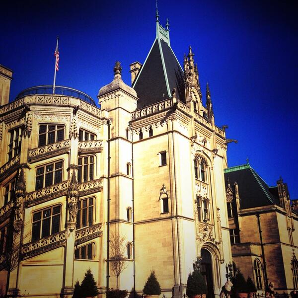 tami__mcqueen's tweet photo. A brief visit to the @CityofAsheville calls for a stop @BiltmoreEstate. Most appropriate hashtag, #Vanderbilt http://t.co/RxF6Tu3snd