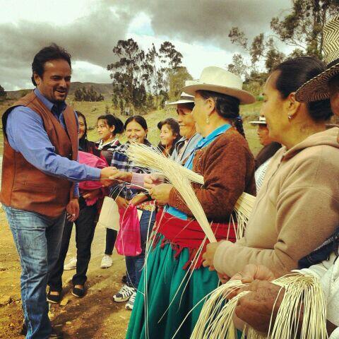 elcarrascoc's tweet photo. En la comunidad de #Narig supervisando los trabajos realizados.
¡Impresionado por tanto cariño! http://t.co/ZC5jm08RLR