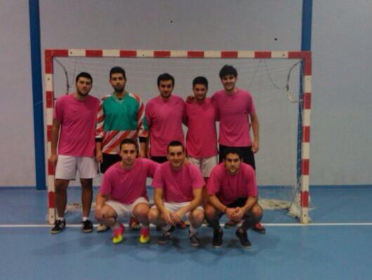 JAngelVillalon's tweet photo. Dura semifinal contra El Mundialito (ganadores del anterior torneo), pasamos a la final y por primera vez: GANADORES http://t.co/izRuyVCG6Y