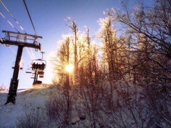 frenchlover's tweet photo. @The_MichaelH fresh snow and blue skies. It doesn't get any better than this. http://t.co/l89QrsXLcd