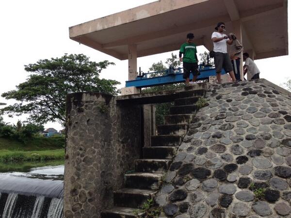 tebleh's tweet photo. tethek mantras @bike2breakfast cabang @fourcolours http://t.co/1ZDRV6yMNk