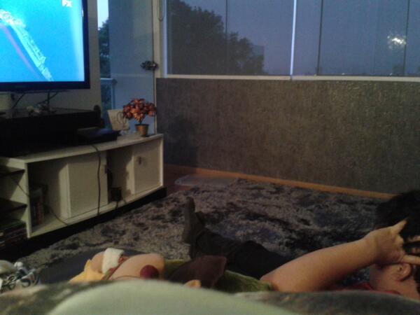 Gaby_gec's tweet image. Quiero salir y no puedo porque @calc91  quiere ver Titanic. #bye #notfetch