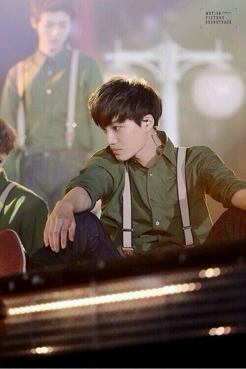 yeolrus's tweet photo. Duduknya manly bgt http://t.co/5dUsdFQpT2