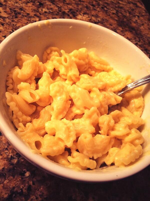 MaryRuth95's tweet image. My little chef 💁 @alyserose97 #homemademacandcheese
