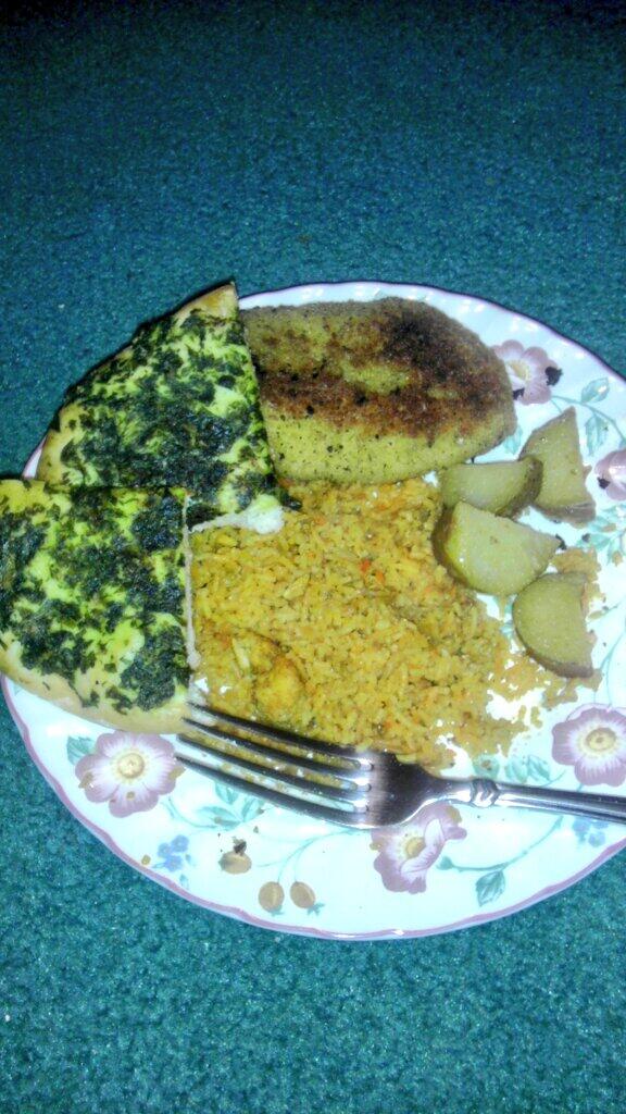 TacosNTherapy's tweet image. Gotta love being at home. :) leftovers. #2AmSnack