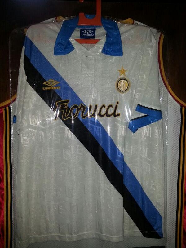 whaone11's tweet photo. Numpang jemur RT @tommysoeroyo04 @Jerseyforum: Pagi2 nge-retweet tweet ttg jersey Inter  @CollezioInter @agung_dwii http://t.co/dby8evAuNf