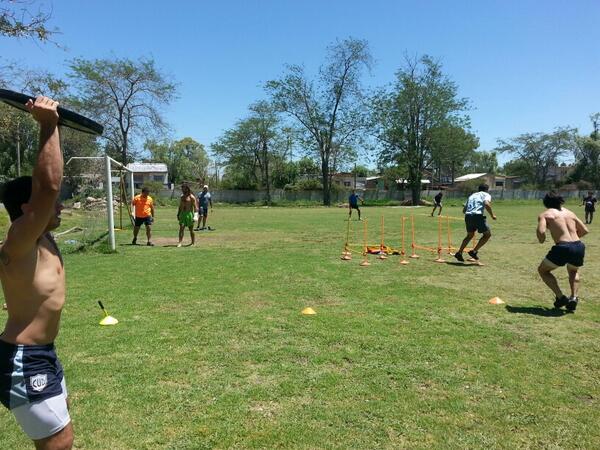 JChoverOficial's tweet photo. @niko_cuq @tatocuq @Ranitaparlante @AmorMauro entre otros, participaron del entrenamiento de hoy en el río. Gracias! http://t.co/f03dmPU6xz