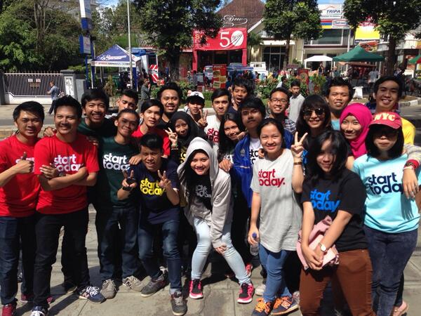 ideahubID's tweet photo. seru ya RT @invictusnews: sisa sia keriaan #starttoday tadi pagi di CFD dago http://t.co/8x7v7rIDkP