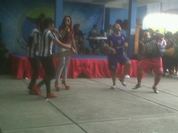 UDOFutsal's tweet photo. Sesi game oleh Elsa http://t.co/NWkugJUdbl