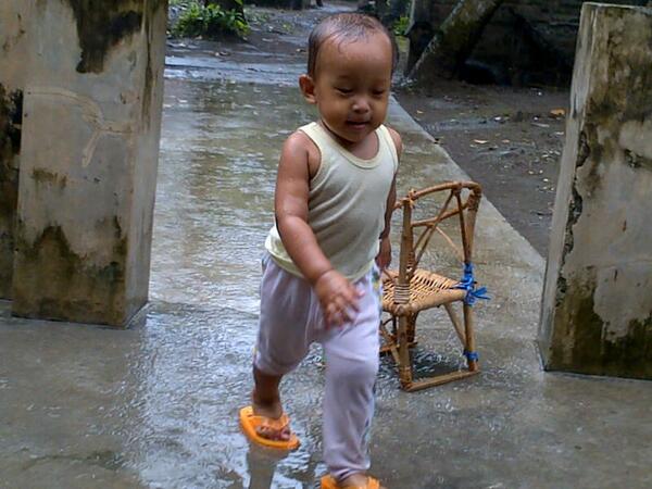 mahasimoto's tweet photo. Masa kecil yg begini yg penuh dg kebahagian http://t.co/lr4FzuiApE