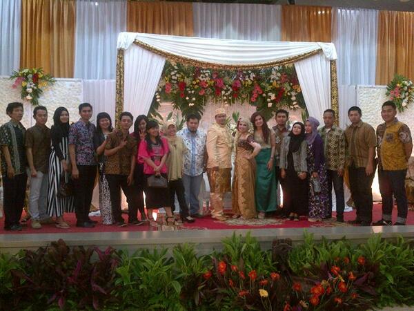 widhie_23's tweet photo. Hwd Gerdi n wulan tmn sd guwe,, at Aula Sudirman Makodam Jaya http://t.co/mXZivEBqZC