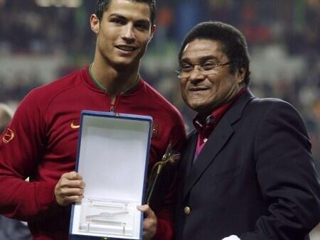 TheRMadridFever's tweet photo. R.I.P legend. http://t.co/ZpAFNR7Wxm
