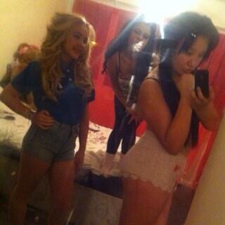 AbbWeaver's tweet photo. Couldn't really ask for better best friends 😏 http://t.co/2fUUmbR4C0