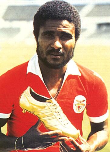 randysuryawan's tweet photo. RT @Seputar_LFC: RT @itsgoldensky: RIP Eusébio #YNWA #Respect http://t.co/Kd0gD7mQ5j