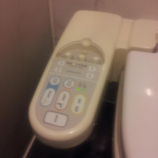 aliciafmiller's tweet image. This ain&apos;t no toilet, this a fckn spaceship #nozzlecontrol