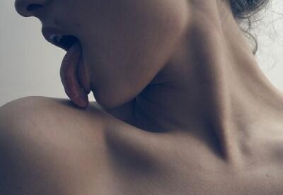 Lewis95Lisa's tweet photo. tongue #tongue #eroticism #licking http://t.co/PlgtVs3NRD http://t.co/du9VcN3L6d