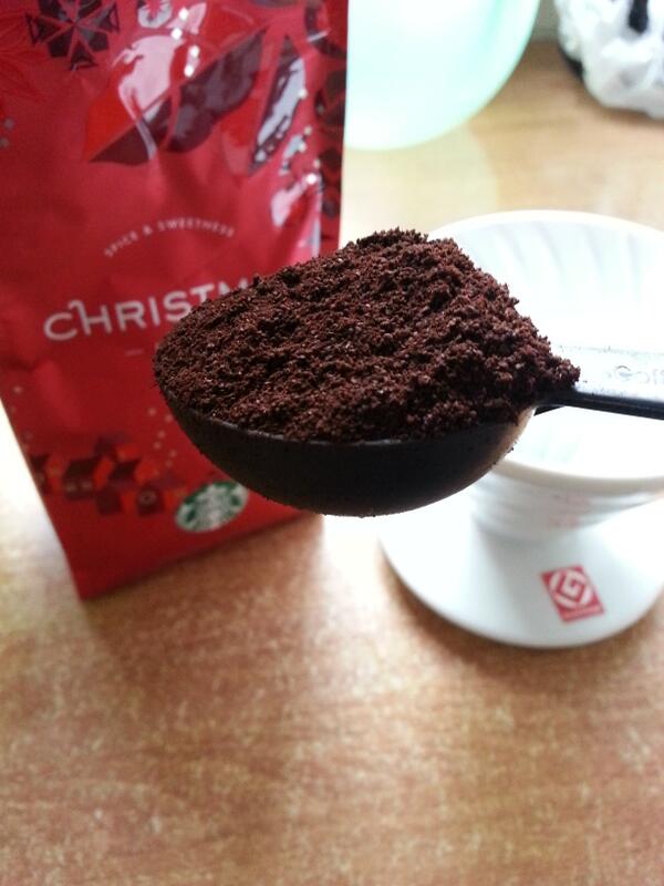 Morning coffee w <a href="/HarioWorld/">Hario World</a> set up! pity about burnt <a href="/StarbucksUK/">Starbucks UK</a> Xmas blend-<a href="/Chomskiet/">Ane</a>'s present (punishment!!) :'(